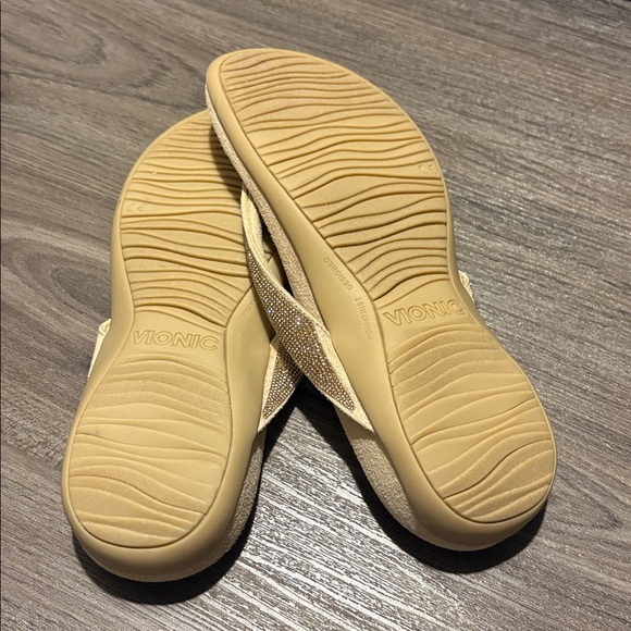 NWOT Vionic Dillon Shine Sandals - Size 7 - Picture 7 of 8